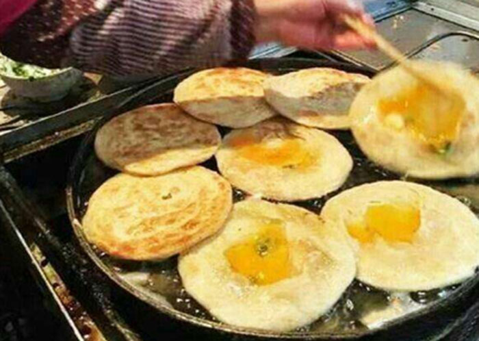 鸡蛋灌饼配方技术教程酱制作配方教程摆摊创业小吃制作技术视频插图4