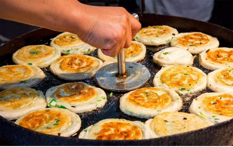 正宗老上海葱油饼技术配方教程烧饼煎饼小吃制作技术摆摊开店商用插图5